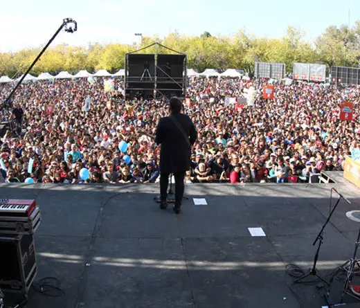 El ex Tan Binica cant sus canciones ante una multitud en Mendoza.